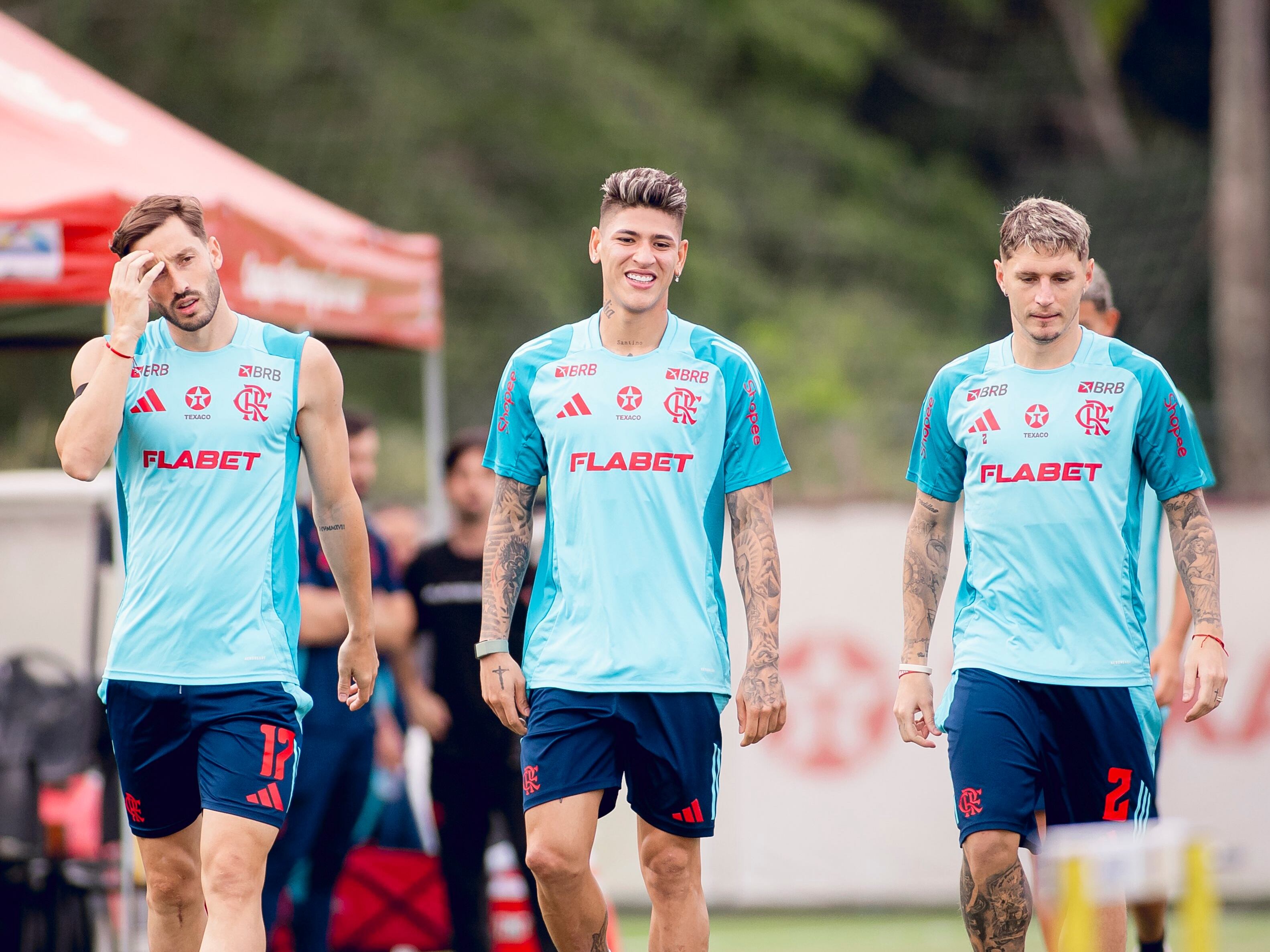 Jorge Carrascal en sus primeros entrenamientos con Flamengo / Twitter: @Flamengo.