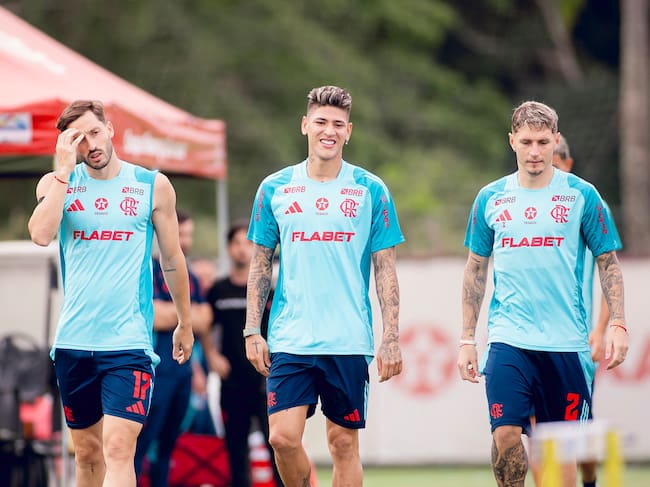 Jorge Carrascal en sus primeros entrenamientos con Flamengo / Twitter: @Flamengo.