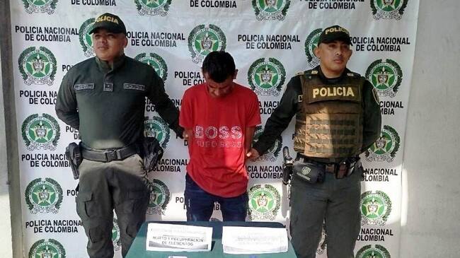 Corría con un celular hurtado y uniformados de la Policía lo capturan en flagrancia