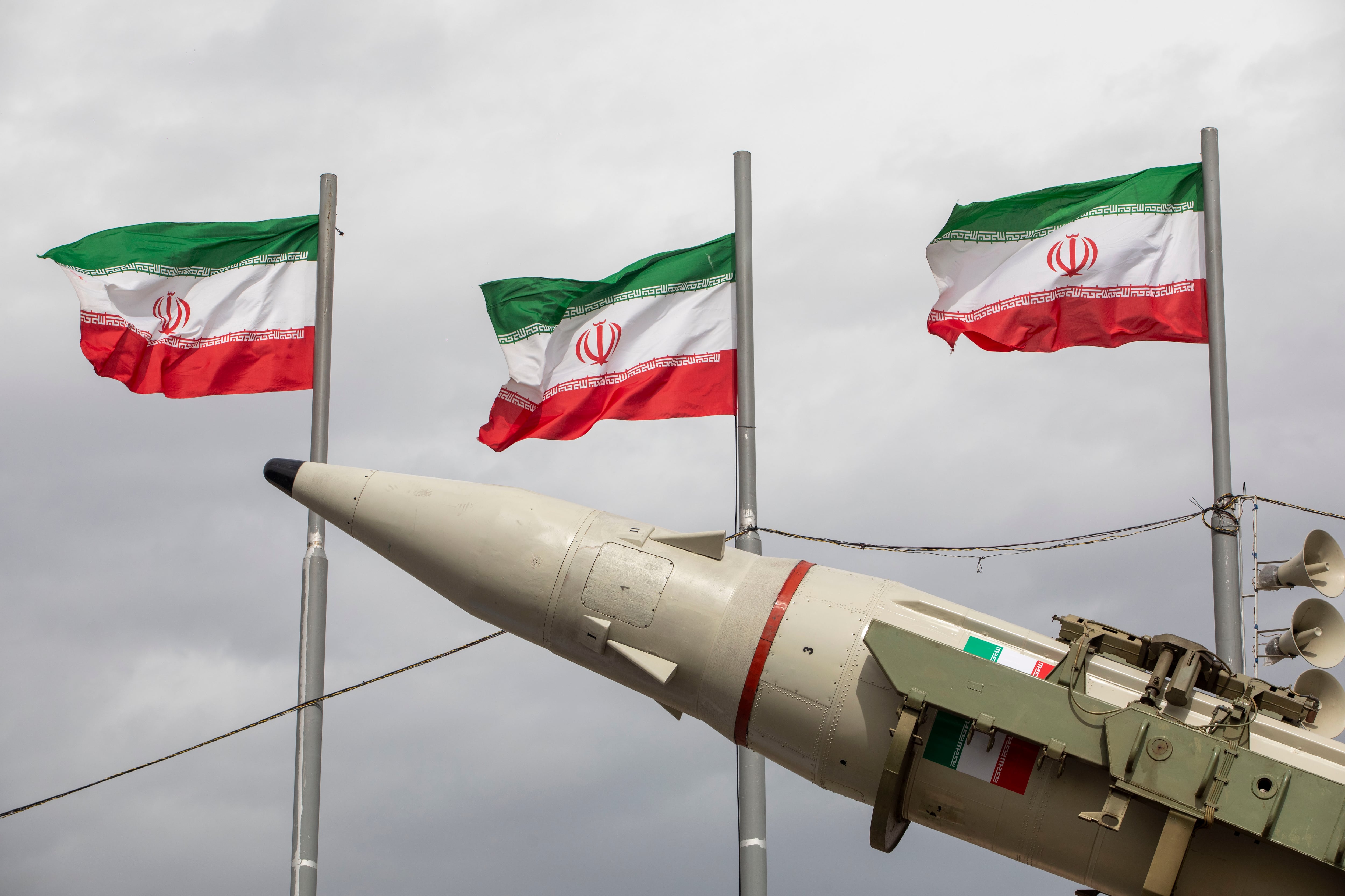 Pese a que Irán negó haber lanzado ataques contra Emiratos Árabes Unidos, el gobierno emiratí ratificó la decisión de cortar lazos financieros y comerciales con Teherán.
(Foto:   Majid Saeedi/Getty Images)