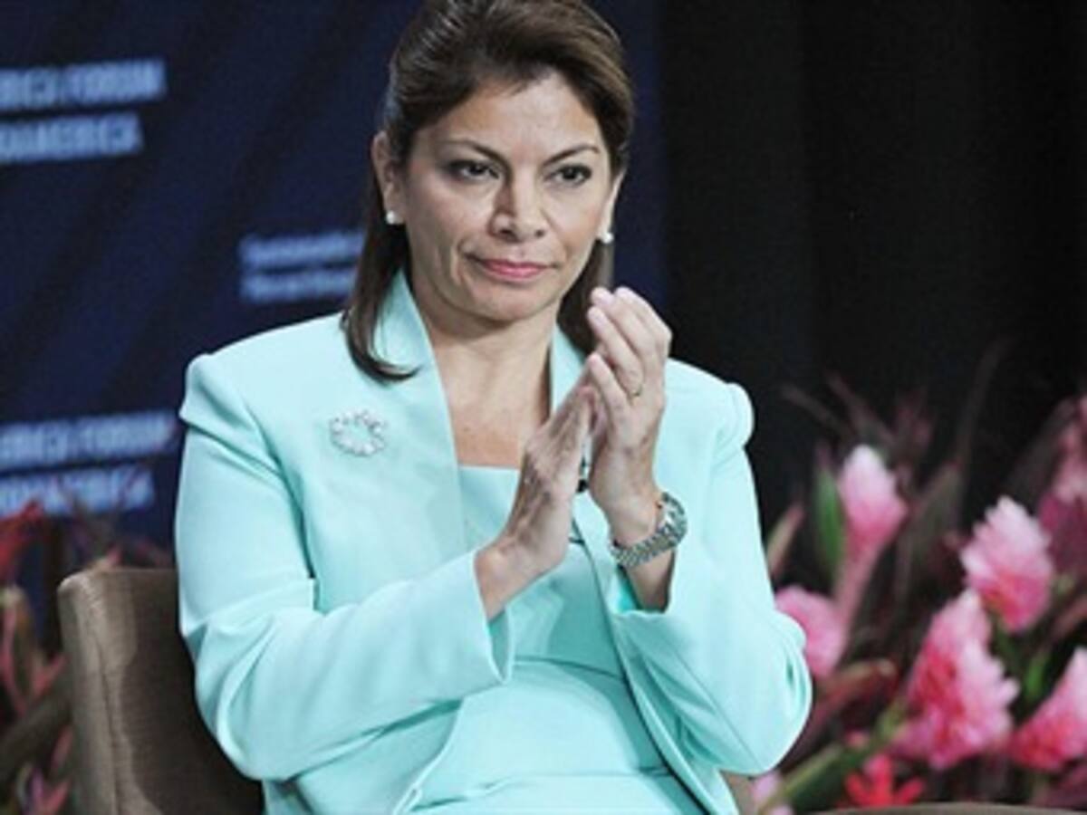 Escándalo en Costa Rica porque presidenta viajó en avión de presunto narcotraficante