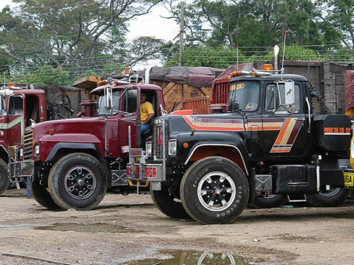 Cuestionan caravanas de acompañamiento en el Huila
