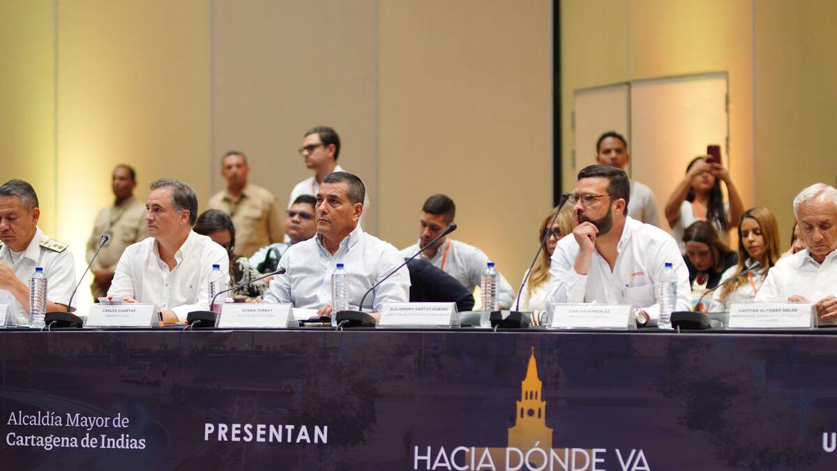 La Heroica reflexiona sobre su futuro en el diálogo “Desafío: ¿Hacia dónde va Cartagena?”