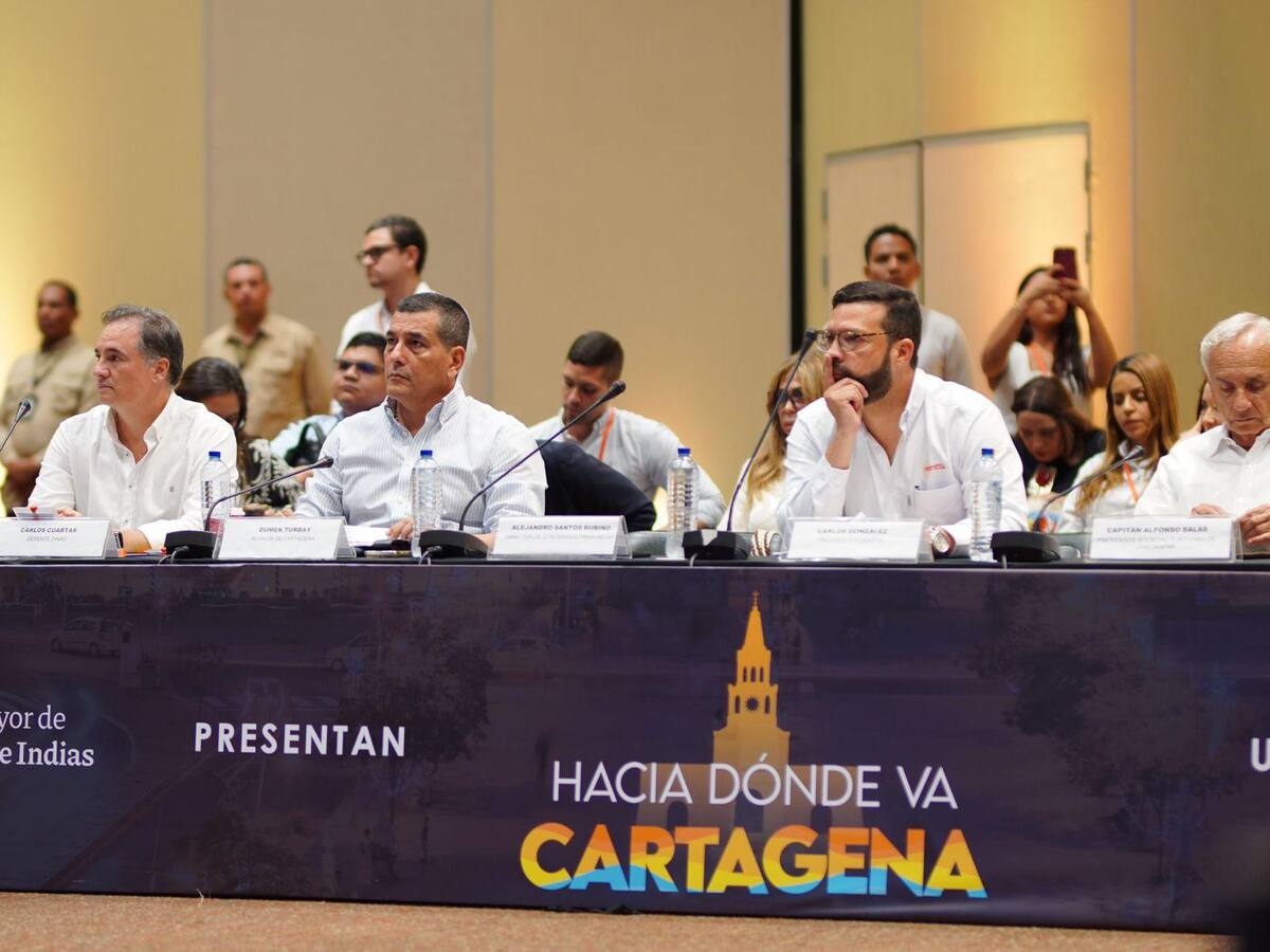 La Heroica reflexiona sobre su futuro en el diálogo “Desafío: ¿Hacia dónde va Cartagena?”