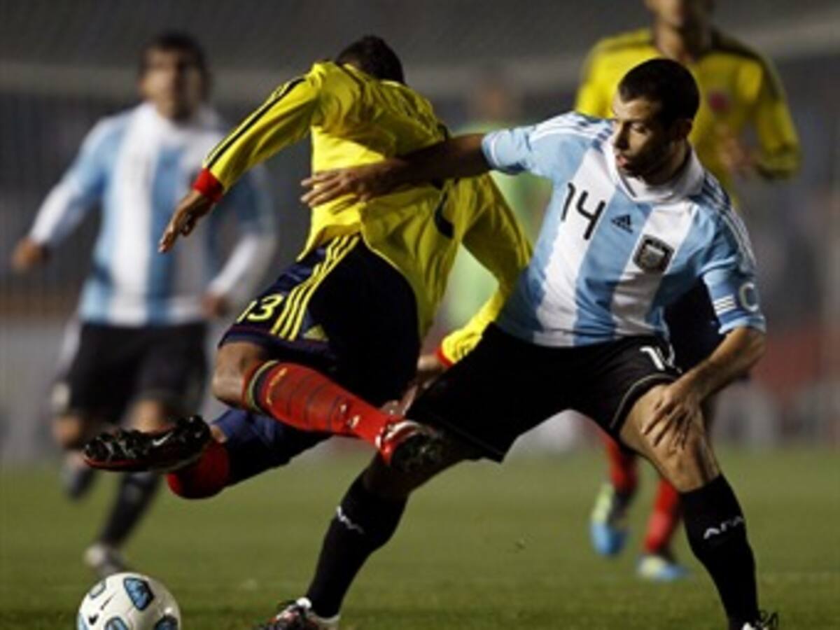 Messi sufre; Colombia perdona y es líder de grupo