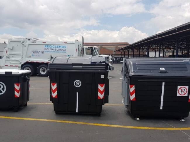 Cuestionan programa de contenedores para reciclar en Bogotá