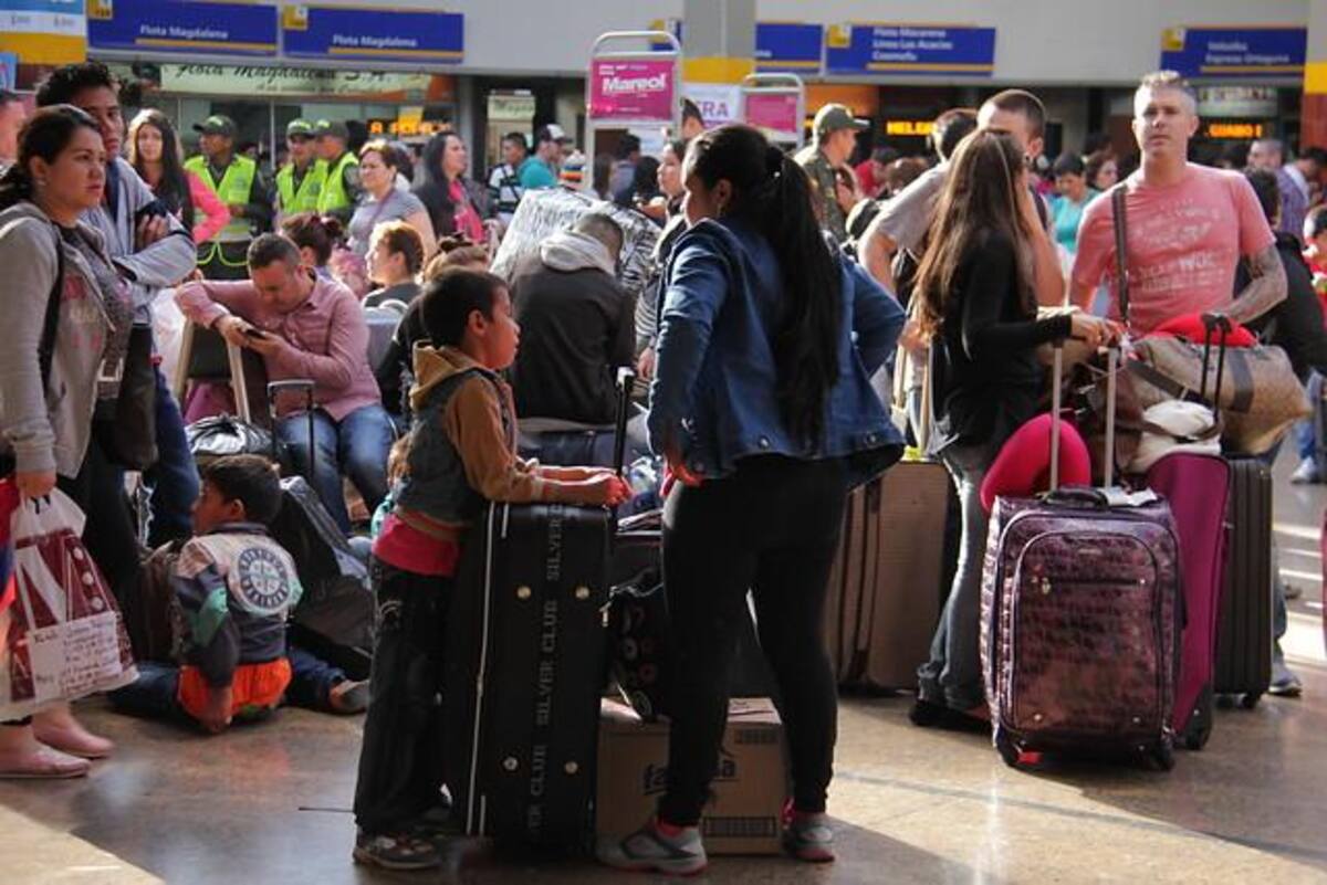 Desde el 24 de diciembre la terminal de transporte y el aeropuerto El Dorado han estado con gran afluencia de pasajeros que irán a otras ciudades o países para disfrutar de las fiestas de esta época. Fin de año no será la excepción.