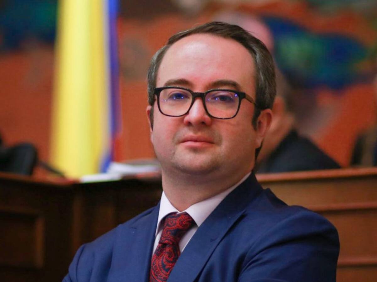 Senador Ciro Ramírez sufre accidente en bicicleta en Chia