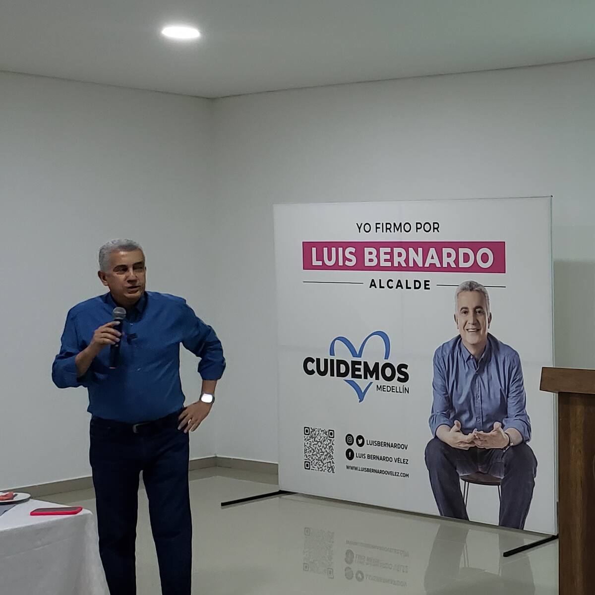 Luis Bernardo Vélez insiste que Quintero traicionó a Medellín y será candidato