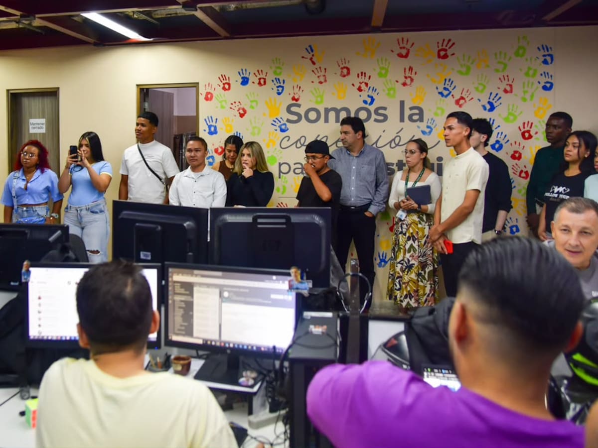 16 jóvenes de Antioquia comienzan formación como periodistas con las Becas Mateo Pérez Rueda