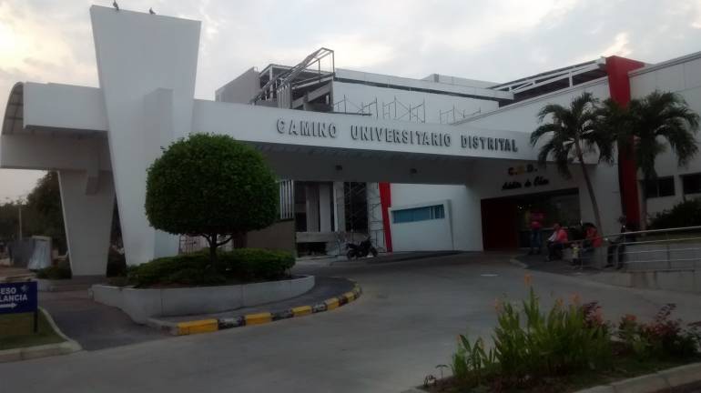 Entrada al centro asistencial donde fue llevado el hombre que sufrió descarga eléctrica en Galapa.