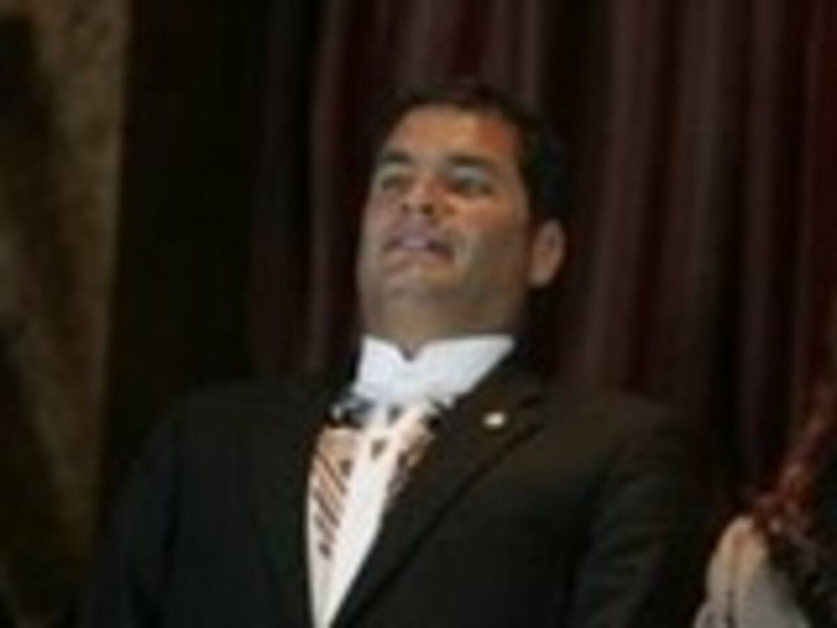 Presidente de Ecuador, Rafael Correa, afirma que su país no está contra Colombia y, por el contrario, quiere la paz