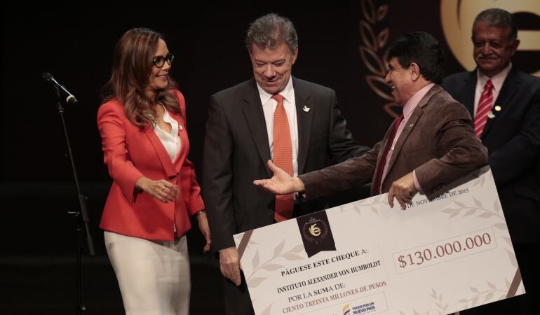 El Ministerio de Educación presentó los premios 'La Noche de la Excelencia' en el cual se galardonan las mejores instituciones y maestros del país.