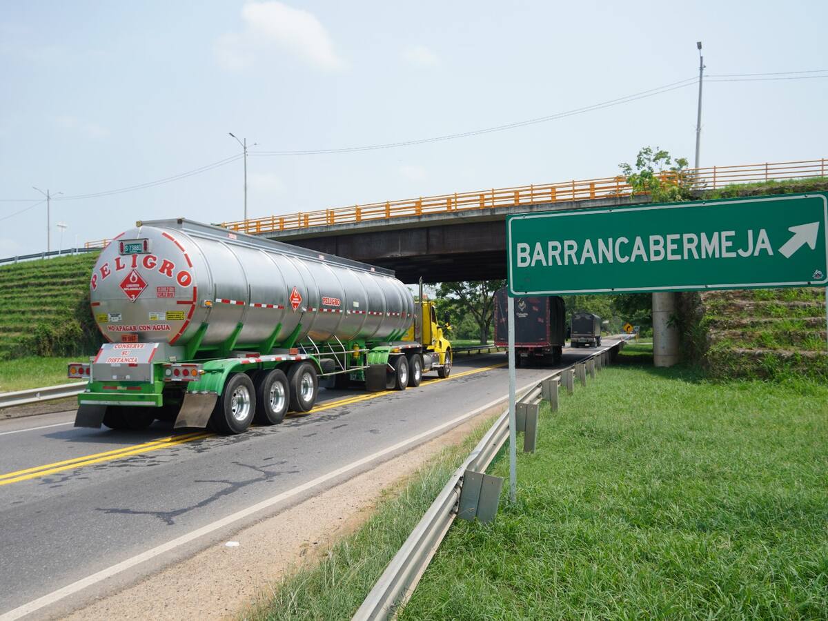 Se restringe el paso de vehículos por el Puente Vizcaína, en Barrancabermeja