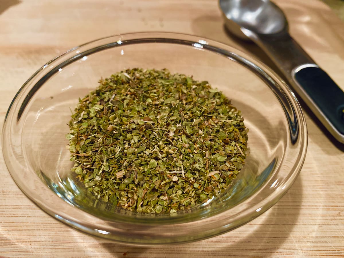 Cómo consumir orégano para aliviar el dolor de rodilla y potenciar generación de colágeno