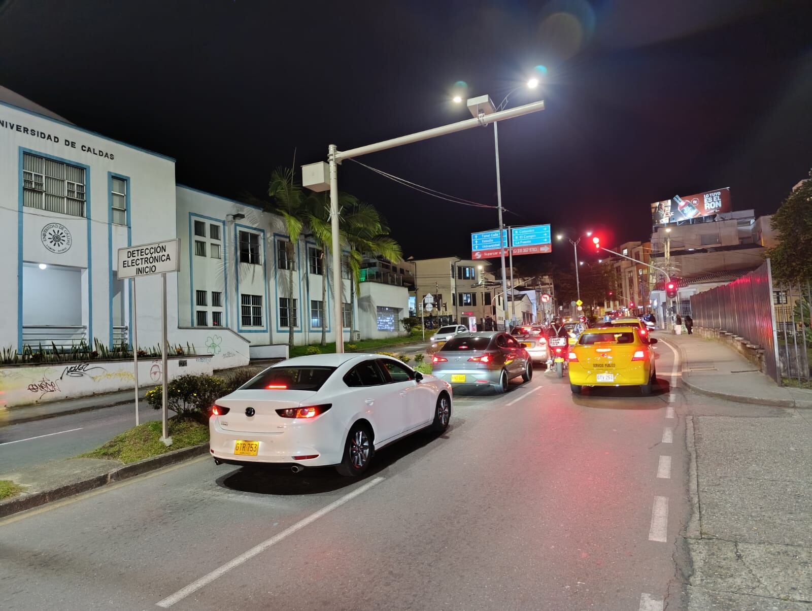 Cámara de fotodetección ubicada en la avenida Paralela con calle 49.