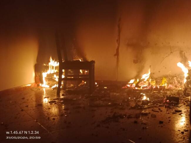 Incendio estructural solo dejo perdidas materiales. Foto Bomberos Pitalito.