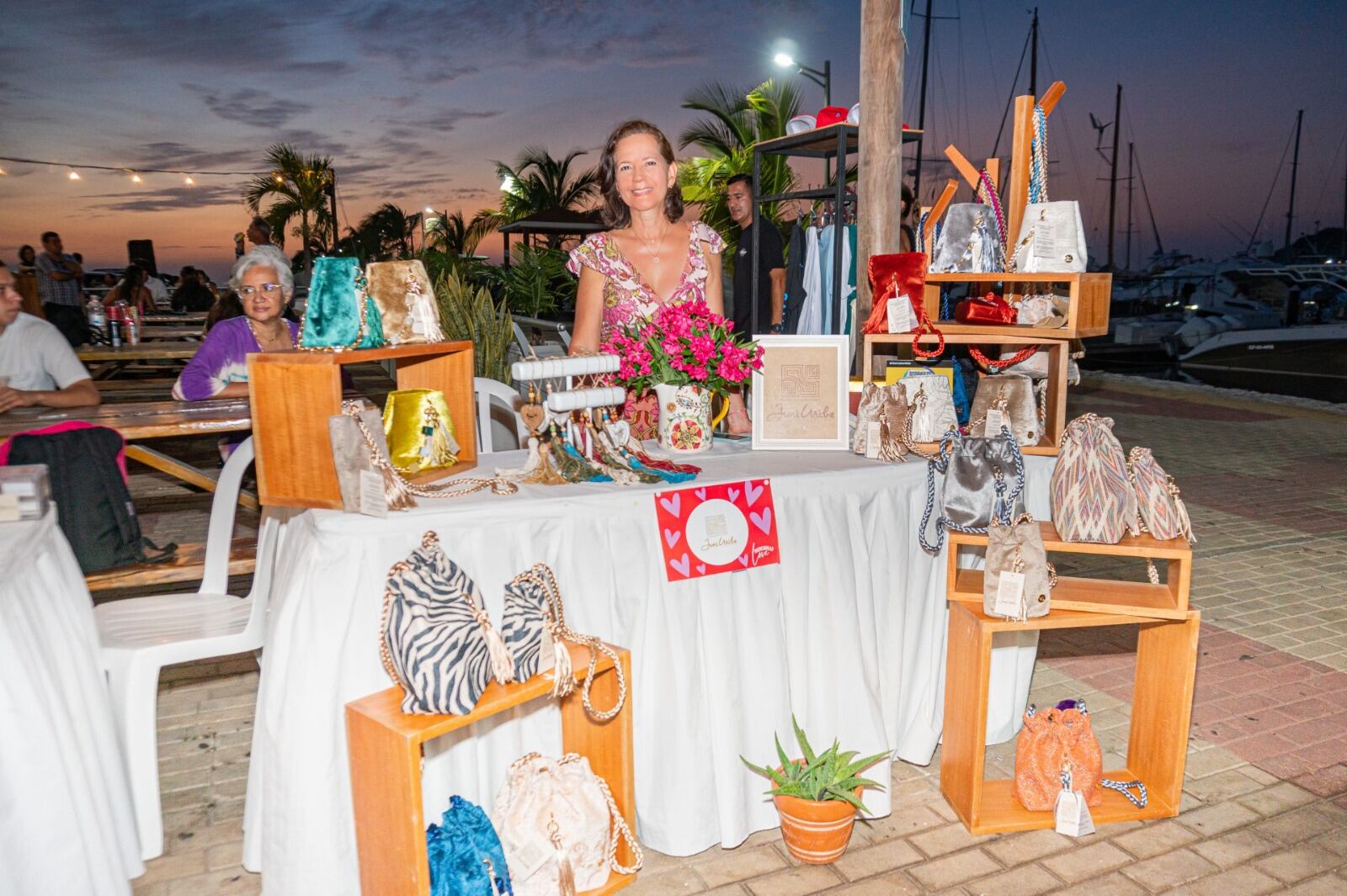 Mercadillo en la Bahía de Santa Marta/ foto cortesía