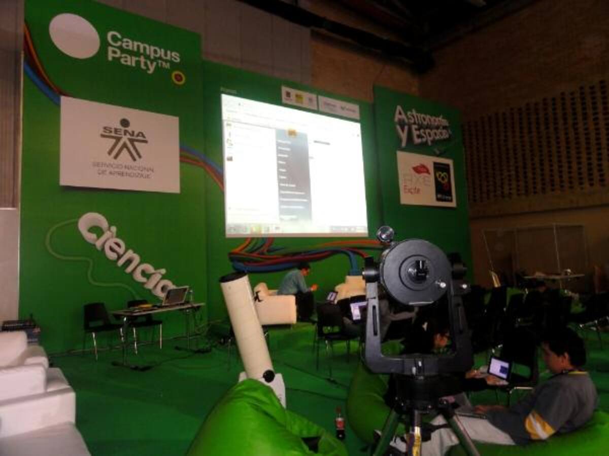 En este pabellón se encuentran dispuestas las diversas zonas temáticas y áreas de contenido del Campus.