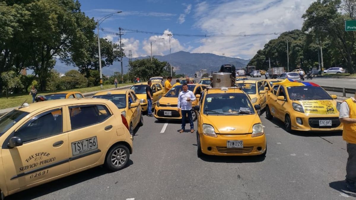 El paro de taxistas paralizó Medellín