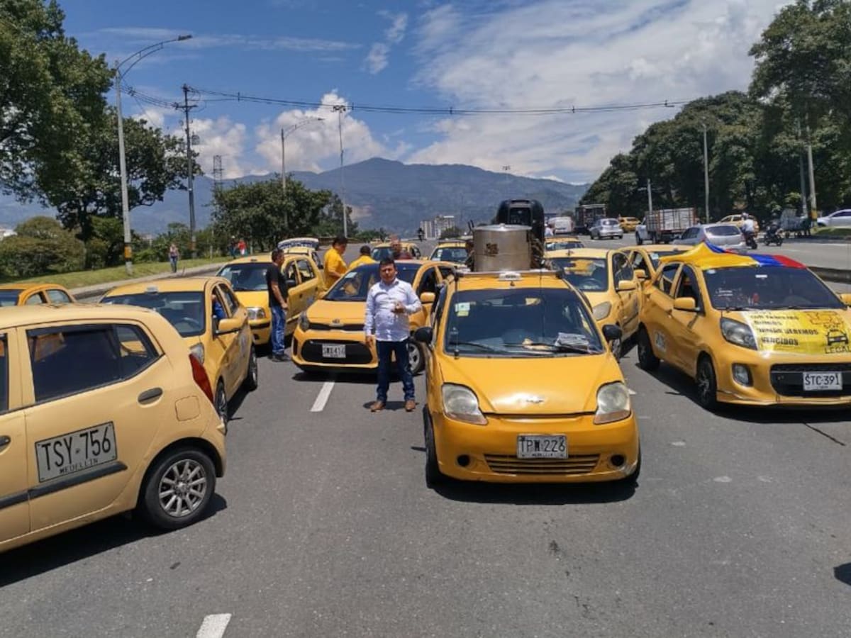 El paro de taxistas paralizó Medellín