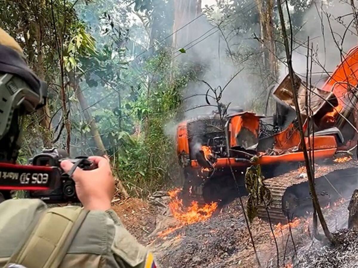 El gobierno nacional dice que en 2023 han destruido 15 dragones en Bajo Cauca