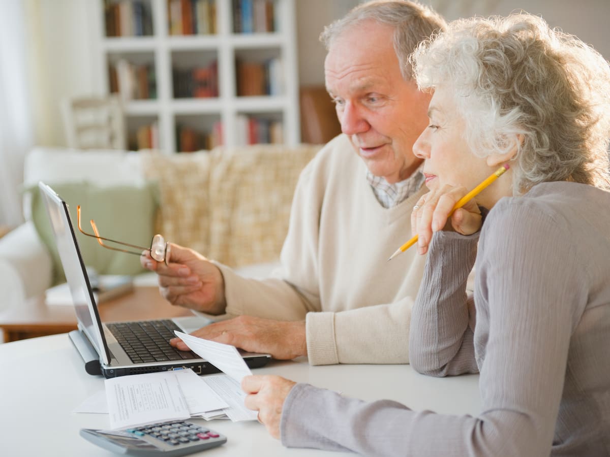 Diferencias entre pensión por Colpensiones y fondos privados, ¿cuál se obtiene más rápido?