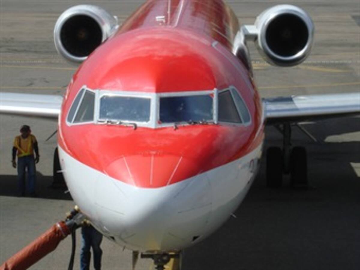 Investigan empresas por químico que provocó emergencia en un vuelo de Avianca