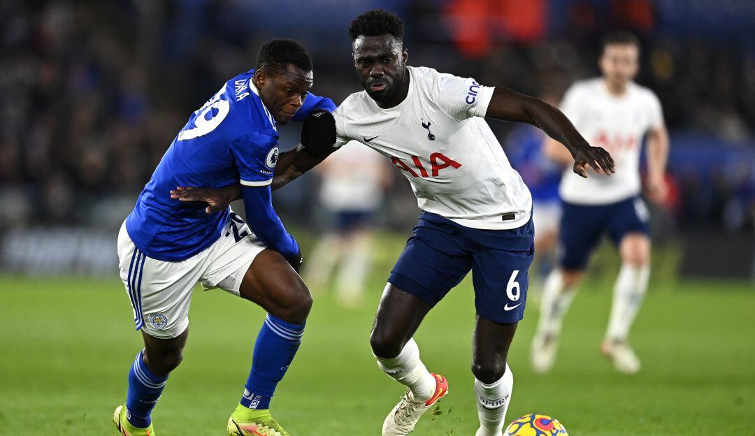 Dávinson Sánchez superó los mil minutos jugados con el Tottenham en esta Premier League.