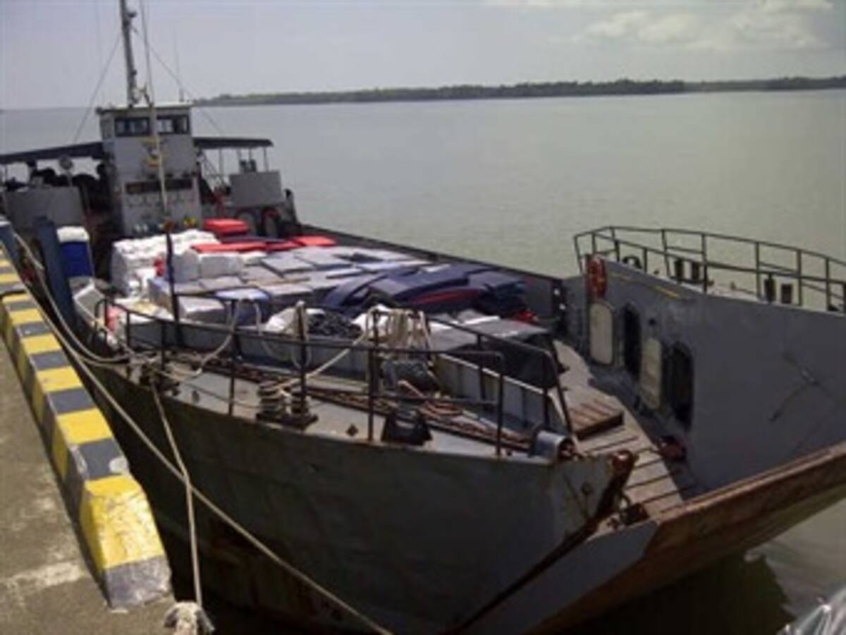 Fuerza pública busca guerrilleros sepultados tras un bombardeo en Chocó