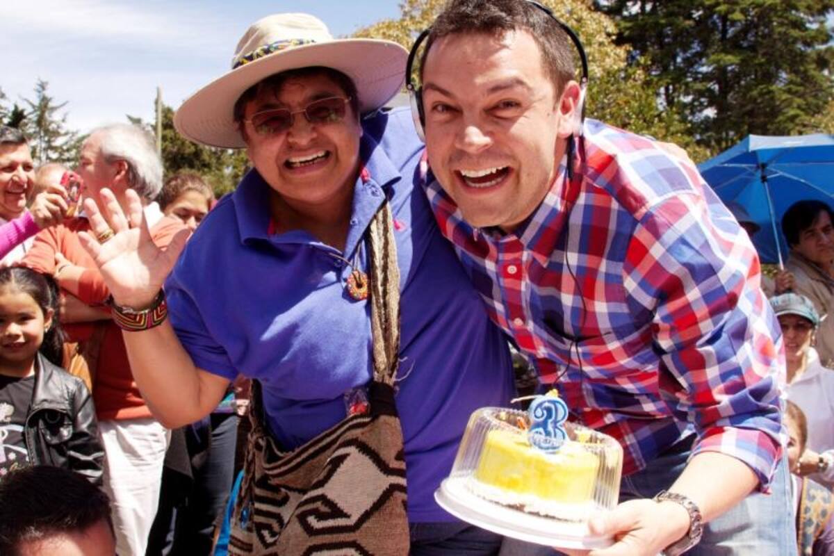 Oyentes expresando todo su cariño con regalos
