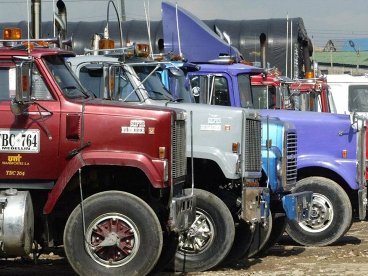 Volqueteros de Antioquia se declaran en paro por medidas para combatir la contaminación