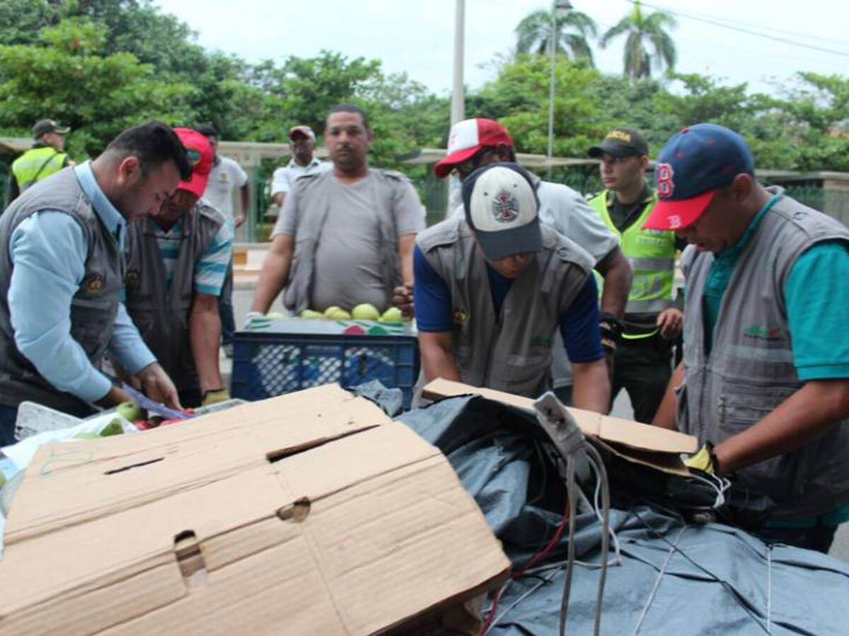 Nuevo operativo de espacio público dejó 20 retenciones de mercancía y mobiliario