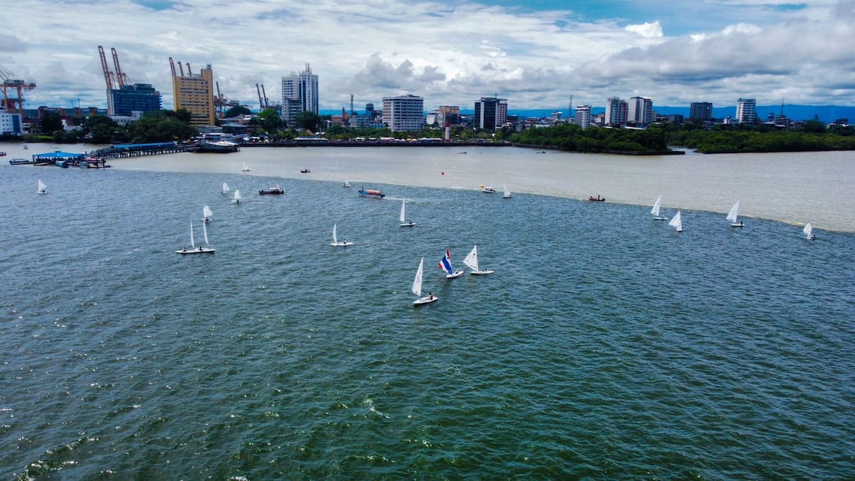 Buenaventura vivió su primera regata que incluyó pescadores artesanales