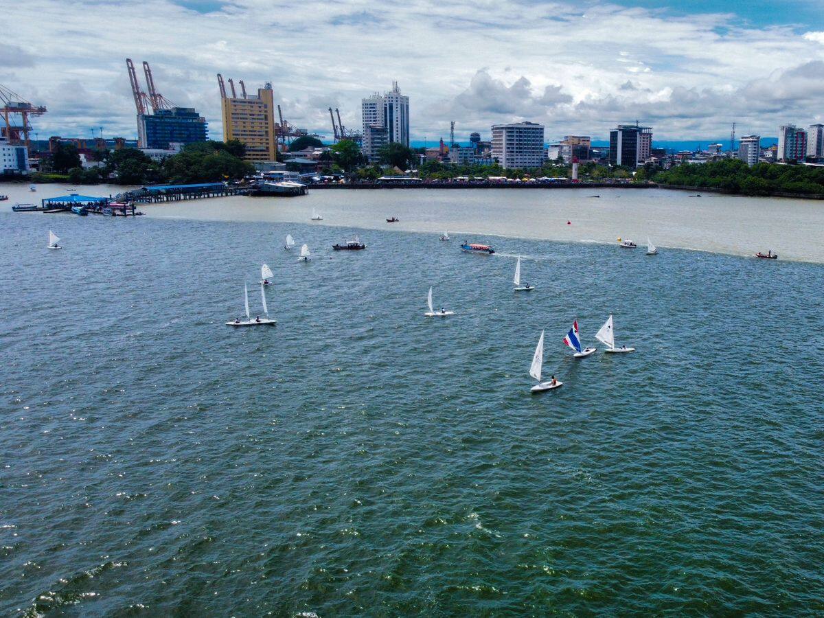 Buenaventura vivió su primera regata que incluyó pescadores artesanales