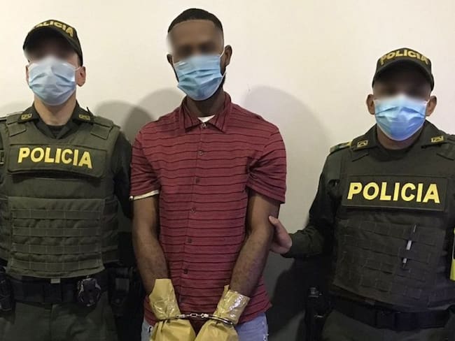 Este sujeto fue detenido tras una persecución policial en el barrio Huellas de Alberto Uribe
