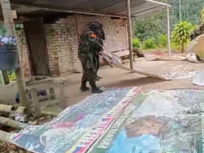 Desmontan vallas publicitarias de las disidencias en El Plateado, Cauca.