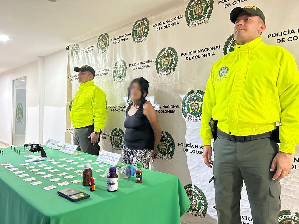 Se incauto 1 revólver calibre 32, 5 cartuchos calibre 38, 2 cartuchos 9 mm, 1 gramera.