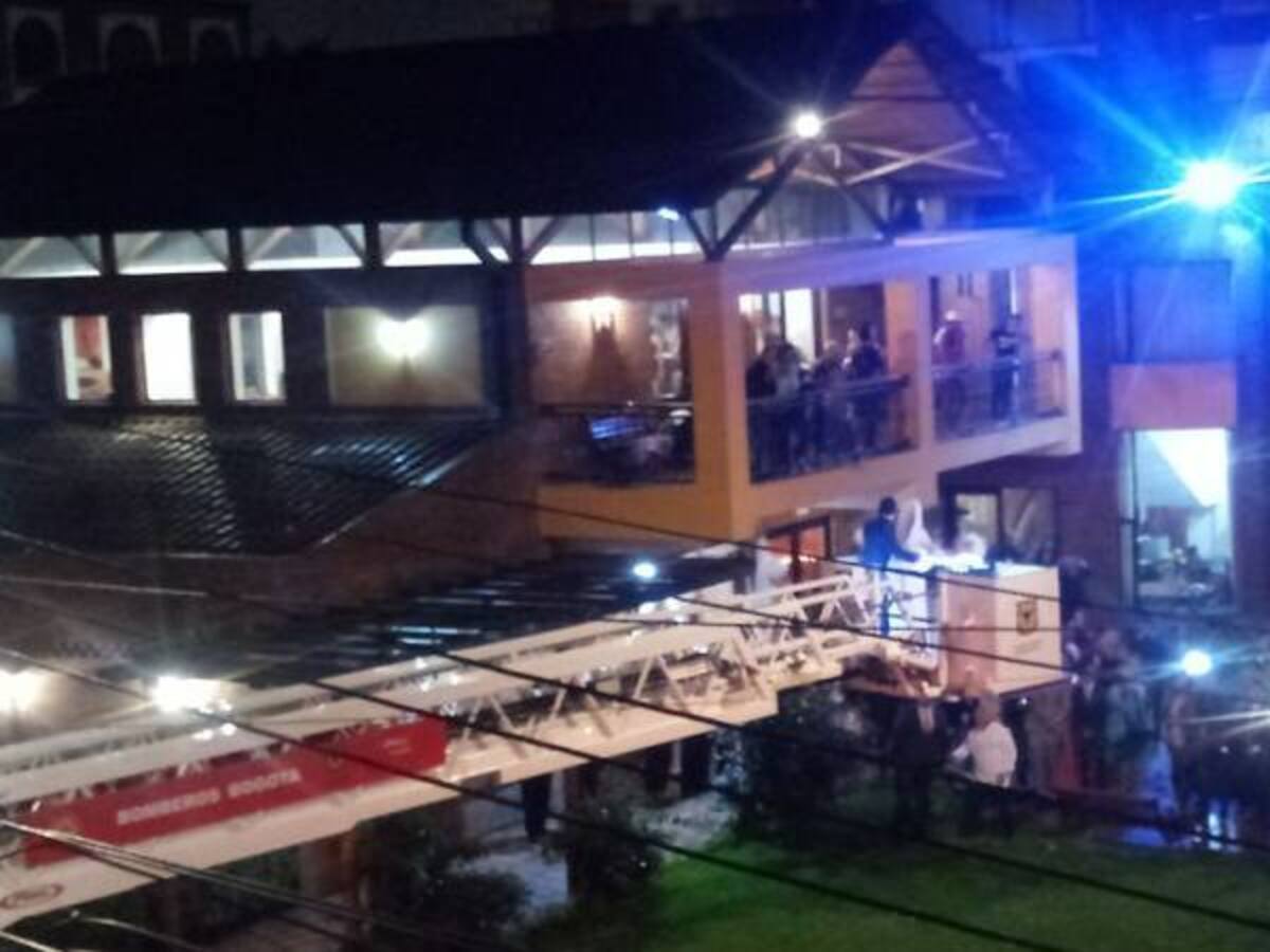 Carro escalera fue detalle de compañeros en mi matrimonio: bombero