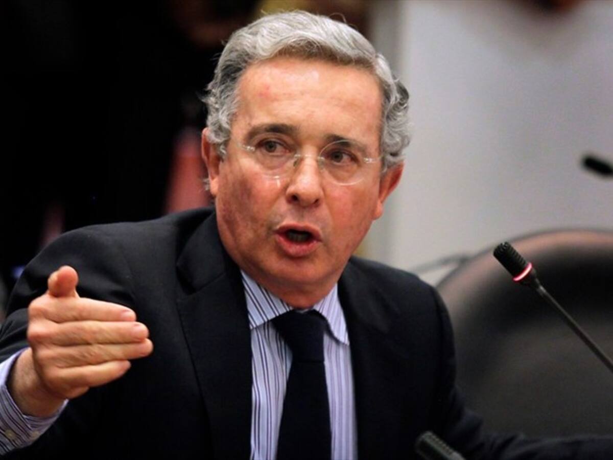 Álvaro Uribe responde a las declaraciones de Yidis Medina en La W