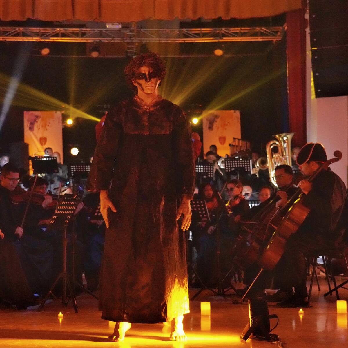 Talento Unibac iluminó la penumbra de Halloween en el Convento de San Diego