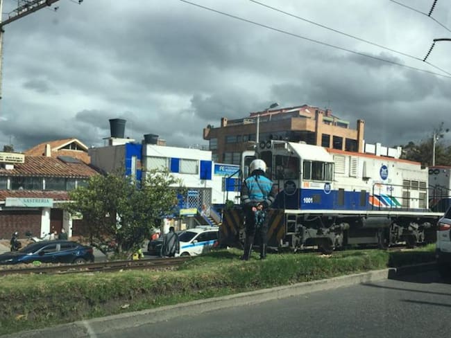 Tren de la Sabana arrolla a dos personas en Bogotá