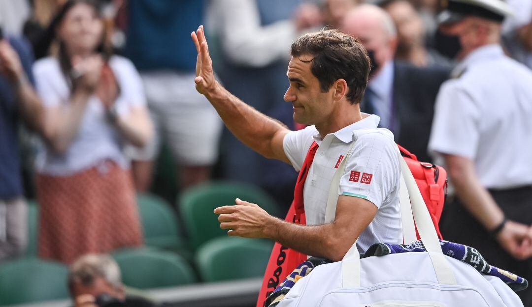 Roger Federer se despide del público de Wimbledon en su más reciente participación.