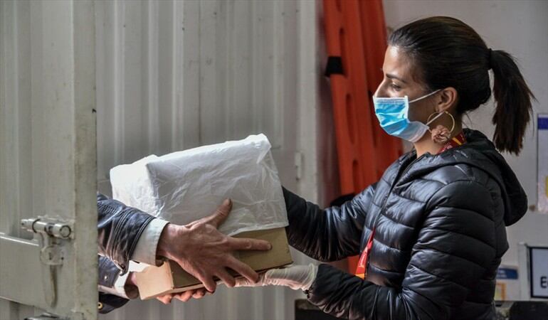 ¿Cómo podemos ser solidarios en estos tiempos de emergencia sanitaria?. Foto: Getty Images