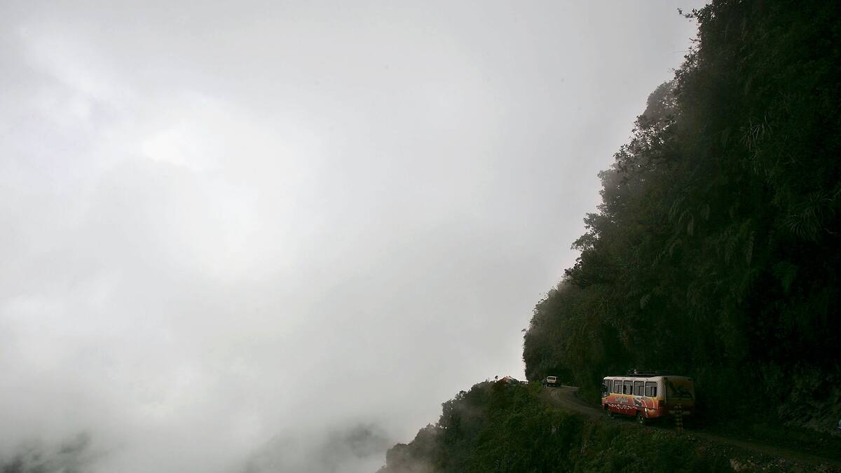 Fuerte accidente de bus en Bolivia, deja al menos 21 personas fallecidas: esto se sabe