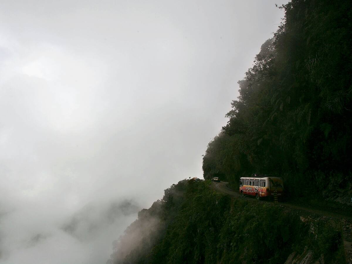 Fuerte accidente de bus en Bolivia, deja al menos 21 personas fallecidas: esto se sabe