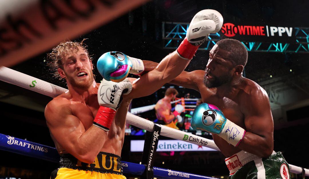 Floyd Mayweather domina a Logan Paul en un criticado show de boxeo