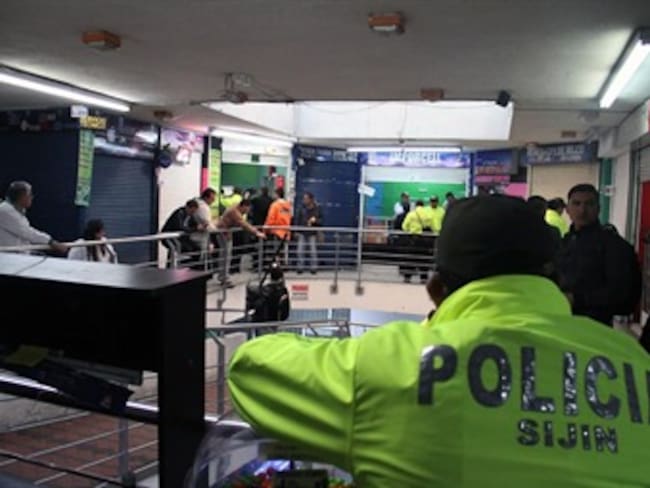 Fotos: Operativo de extinción de dominio a locales de celulares en Bogotá