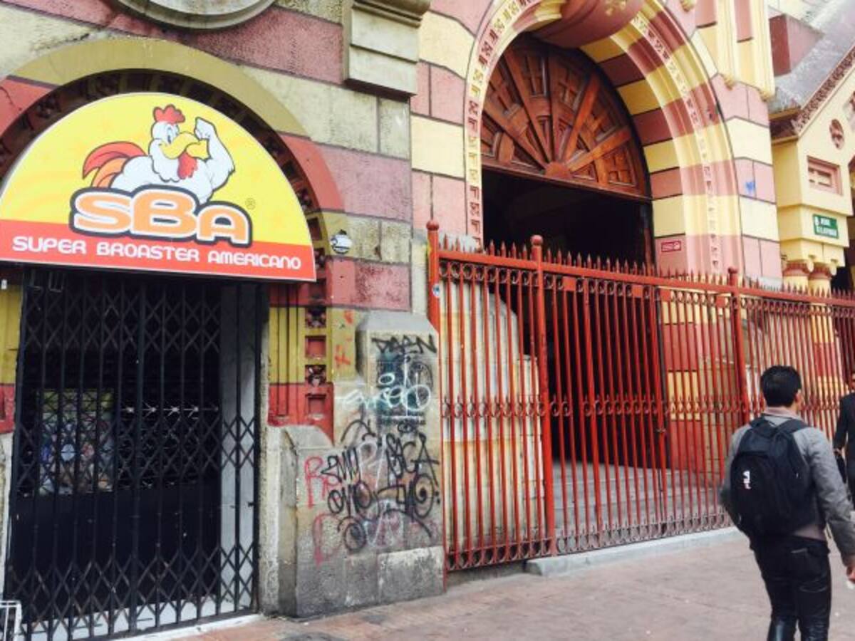 Una de las iglesias más antiguas de Bogotá tiene un asadero de pollos