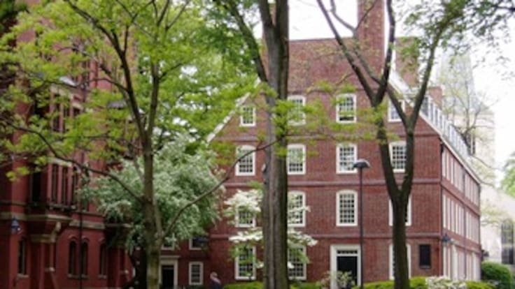 Policía de Harvard no encuentra explosivos pero siguen investigando